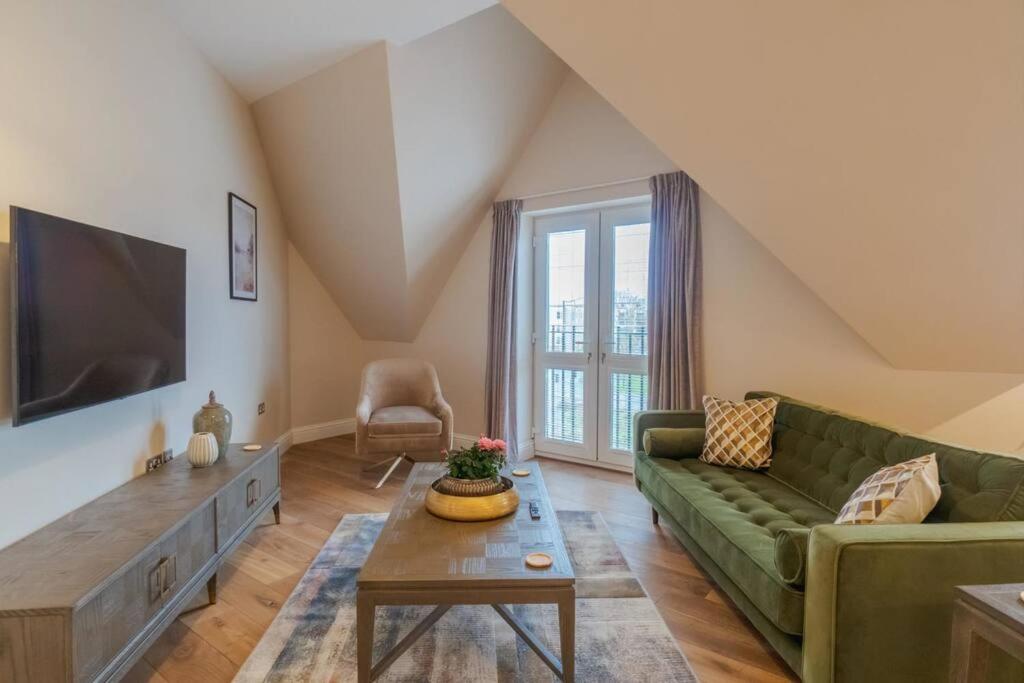 Apartament Luxury Penthouse - Castle Views - 2 Bed & Parking Windsor Zewnętrze zdjęcie