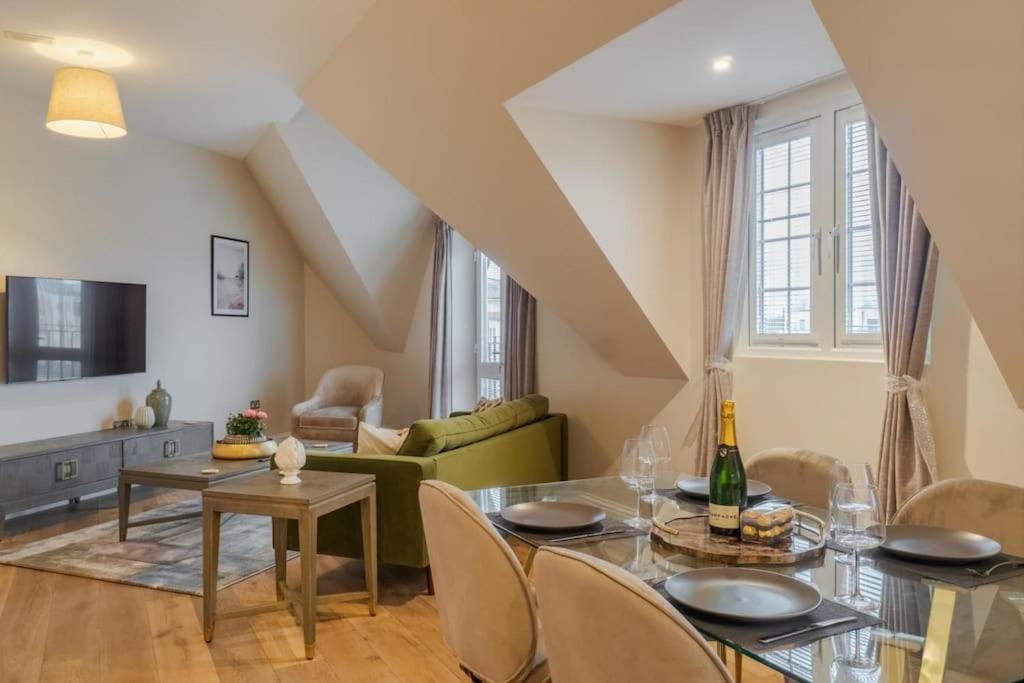 Apartament Luxury Penthouse - Castle Views - 2 Bed & Parking Windsor Zewnętrze zdjęcie