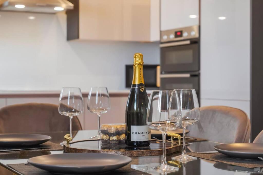 Apartament Luxury Penthouse - Castle Views - 2 Bed & Parking Windsor Zewnętrze zdjęcie